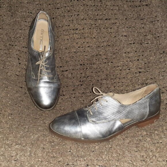 MITICA-Distressed Silver Cut-Out Derby Loafers-Lace Up-Sz 40-Excellent - Picture 1 of 7